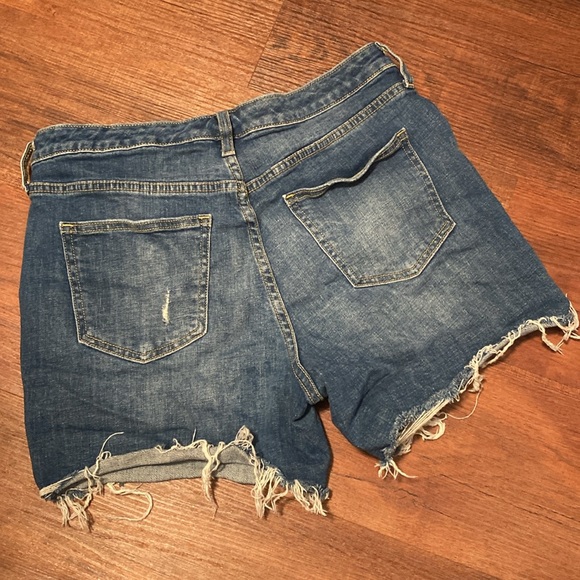 Distressed Universal Thread denim jean shorts Size 10 - Picture 4 of 9